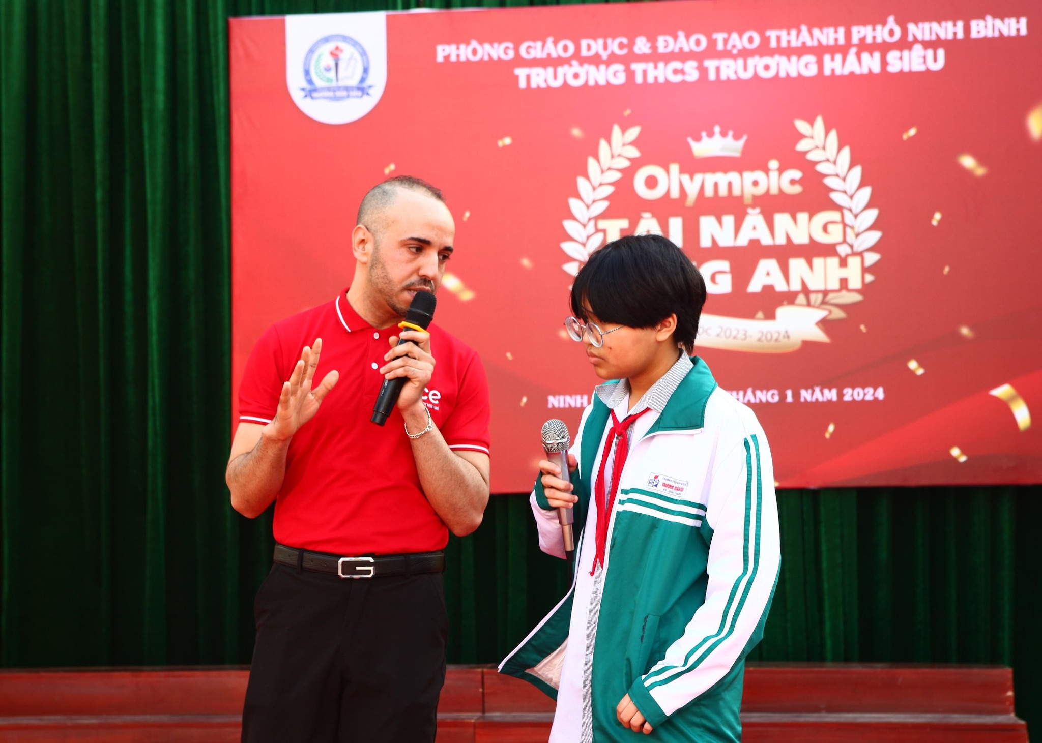 ICE IELTS trao tặng học bổng Olympic Tiếng Anh Trường THCS Trương Hán Siêu 